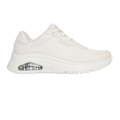 Compania americană Skechers a fost înfiinţată în 1992 de către Robert Greenberg, din California. Skechers este astăzi unul dintre cele mai râvnite branduri de încălţăminte de peste ocean. Inițial, compania a creat un singur model de bocanci, astăzi există însă aproape 3000 de modele diferite pentru bărbaţi, femei şi copii. Oricine, indiferent de stil, îşi va găsi produsul potrivit, putând alege dintre modelele de lifestyle, casual, cele pentru performanţă sau sport. Accentul cade întotdeauna pe confort, design şi stil, toate la un preţ accesibil. Skechers reuşeşte să obțină acelaşi confort, indiferent că este vorba despre încălțămintea de zi cu zi, cea casual, mai fashion, pentru sport sau chiar cea de performanță. Skechers oferă de asemenea modele moderne, strălucitoare, prietenoase şi caracteristice pentru copii. În plus, brandul a dezvoltat numeroase modele sport pentru alergatul profesionist şi pentru diverse activităţi de fitness.
